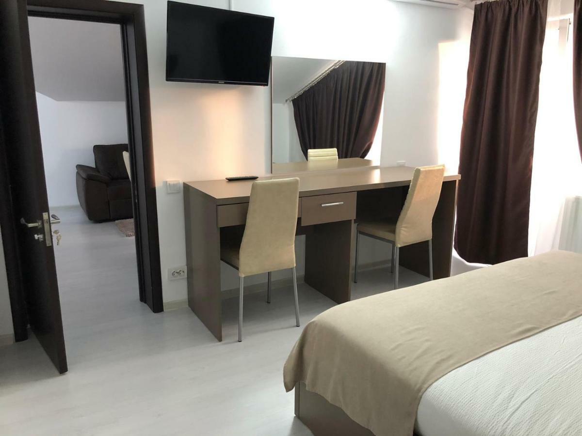 Fast Airport Accomodation Otopeni Exterior foto